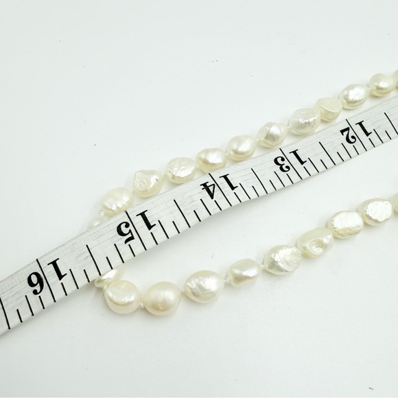 Vintage Elegant Genuine White Pearl Necklace - Picture 6 of 6